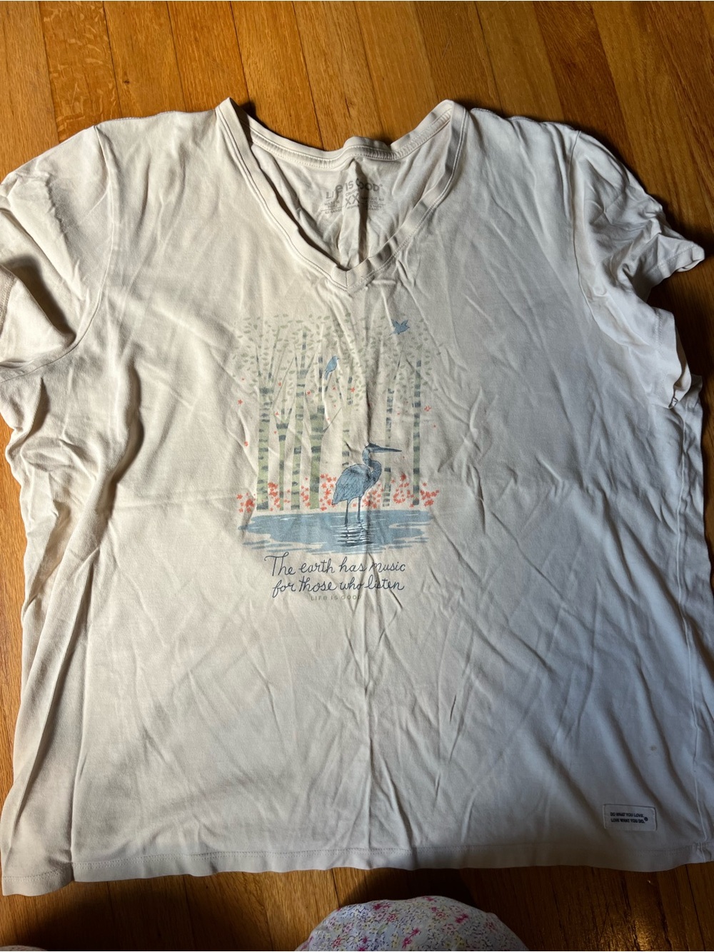 Life is good Graphic V-Neck Tee with Heron Design